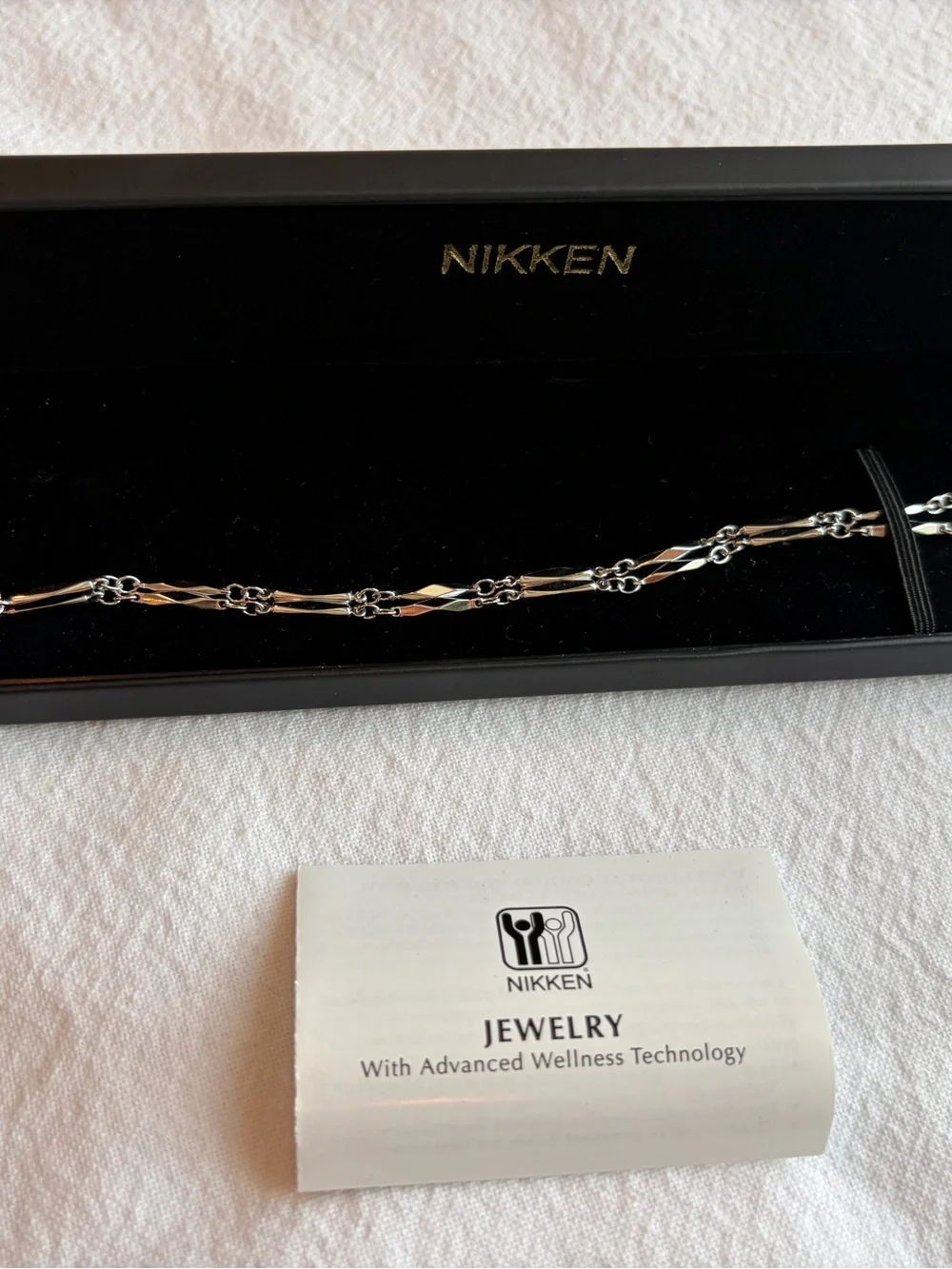Nikken Platinum-Tone Magnetic Wellness Necklace NIB Vintage Never Worn